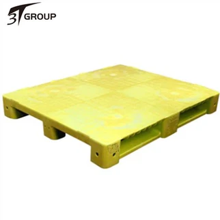 Равна пластична палета са 3 водилице